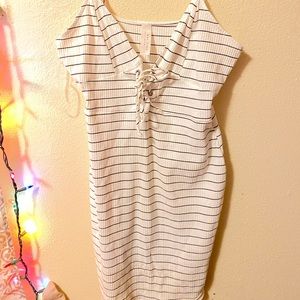 BRAND NEW white and black striped dress size (L)